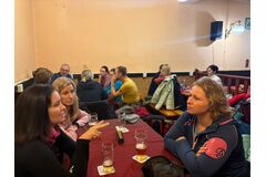 Všude kolony, čekáme ve Svobodě nad Úpou s Krakokonošem.