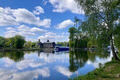 Letní pohoda v Poděbradech na paddleboardech a lázeňské kolonádě